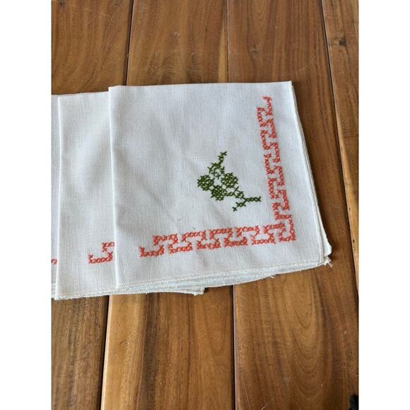 VINTAGE Hand Embroidered Cross Stitch Napkin Set of Six - Picture 6 of 6